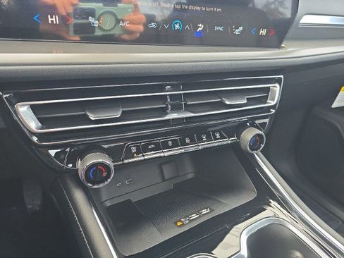 New 2026 Chevrolet Traverse LT w/ Sun and Wheel Package image 31