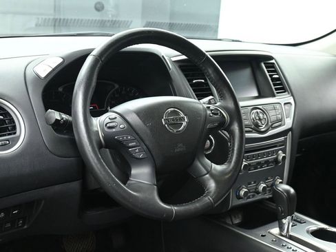 Used 2020 Nissan Pathfinder SL image 25