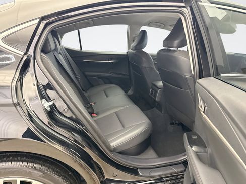 Used 2025 Toyota Camry XLE AWD/4WD image 17