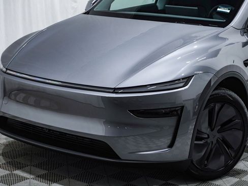 Used 2026 Tesla Model Y Long Range image 4