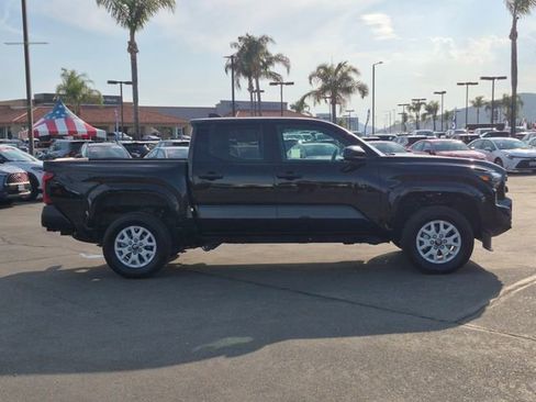 Used 2025 Toyota Tacoma SR w/ SR Upgrade Package image 4