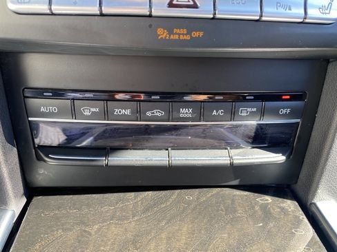 Used 2014 Mercedes-Benz E 250 BlueTEC Sedan image 32