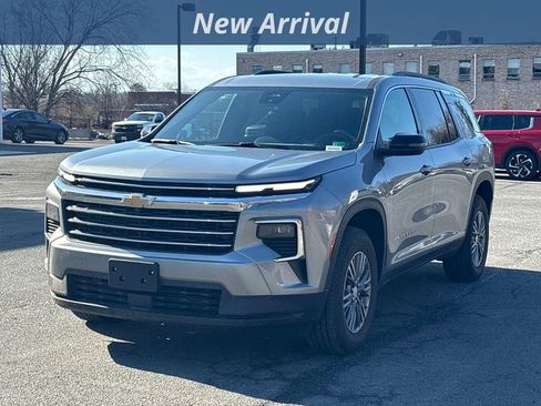 Used 2026 Chevrolet Traverse LT image 1