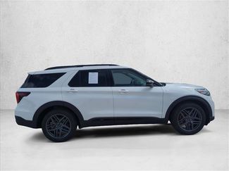 Used 2025 Ford Explorer ST-Line w/ Premium Package video 4