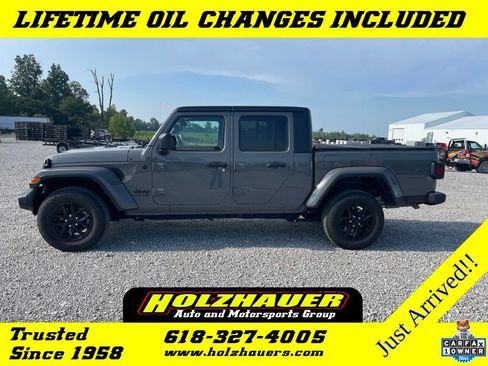 Used 2021 Jeep Gladiator Sport AWD/4WD image 1