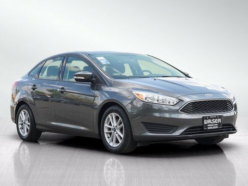 Used 2017 Ford Focus SE FWD image 7