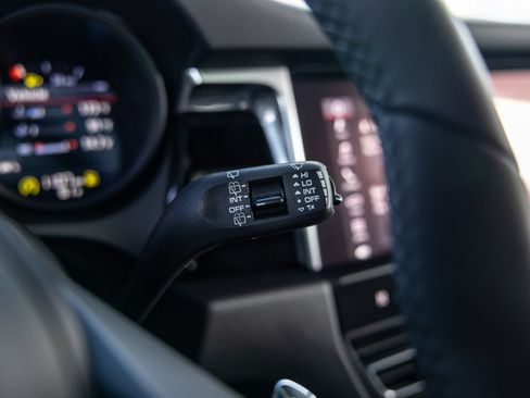 Certified 2026 Porsche Macan AWD/4WD image 31