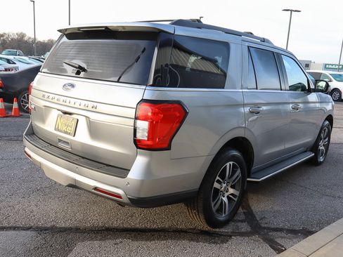 Used 2022 Ford Expedition XLT image 4