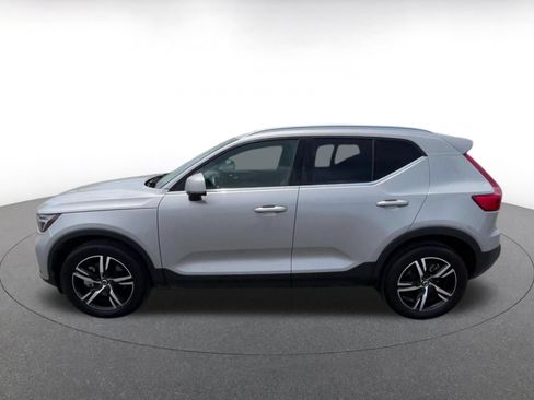 Used 2024 Volvo XC40 B5 Core AWD/4WD image 9