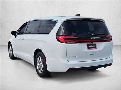 New 2027 Chrysler Pacifica Select FWD image 9