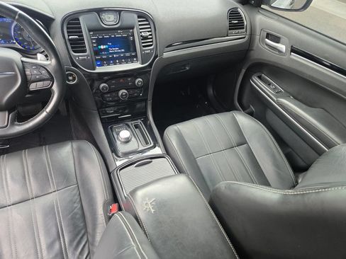 Used 2018 Chrysler 300 S RWD image 12