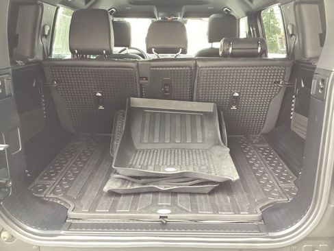 Used 2022 Land Rover Defender 110 X-Dynamic SE image 13