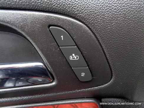 Used 2012 Cadillac Escalade Luxury image 10