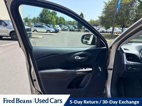 Used 2014 Jeep Cherokee Limited w/ Technology Group AWD/4WD image 11
