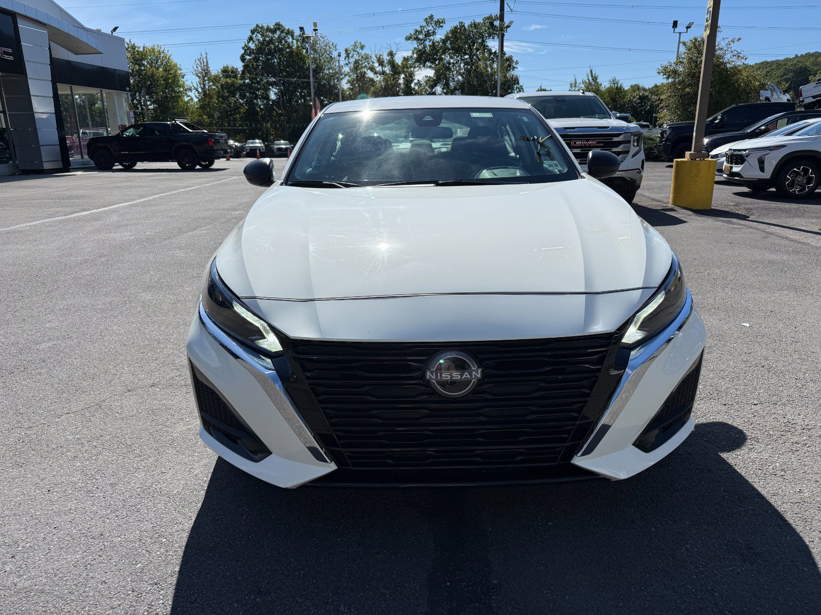 Used 2025 Nissan Altima 2.5 SV AWD/4WD image 8