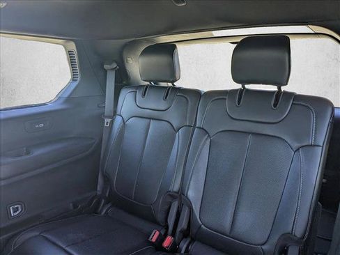 Certified 2024 Jeep Grand Cherokee L Limited w/ Luxury Tech Group II image 17