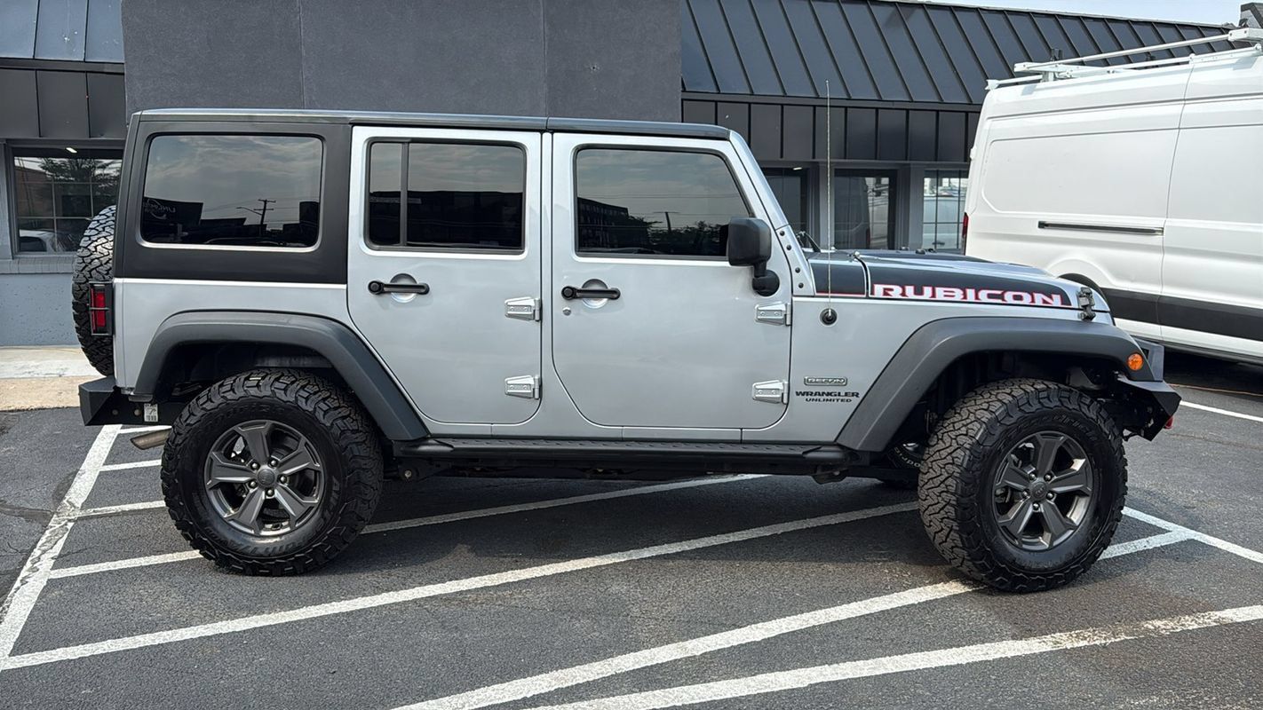 Used 2017 Jeep Wrangler Unlimited Rubicon AWD/4WD image 2