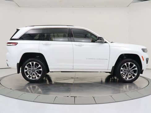 Used 2022 Jeep Grand Cherokee Overland AWD/4WD image 6