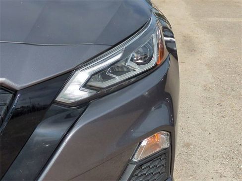 Used 2022 Nissan Altima 2.5 SR image 10