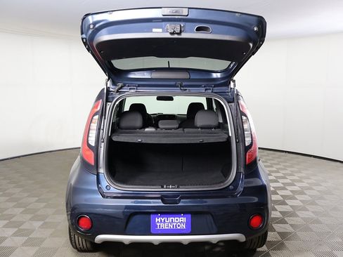 Used 2017 Kia Soul + image 12
