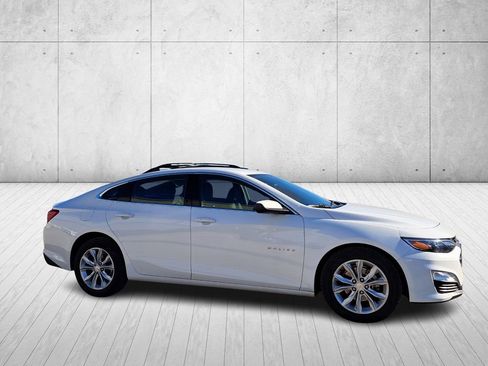 Used 2025 Chevrolet Malibu LT image 3