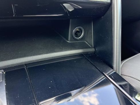 Used 2018 Land Rover Discovery HSE AWD/4WD image 43