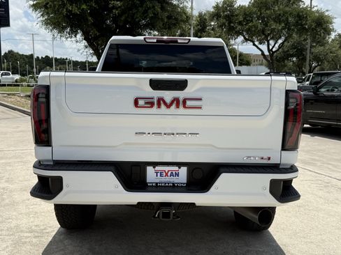Used 2025 GMC Sierra 2500 AT4 AWD/4WD image 6