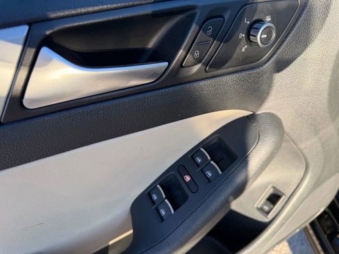 Used 2013 Volkswagen Jetta SE image 10