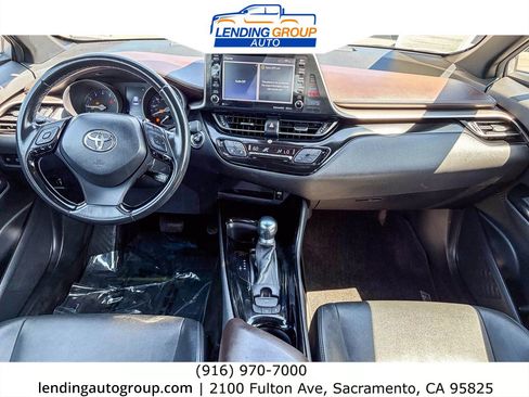 Used 2019 Toyota C-HR Limited FWD image 11