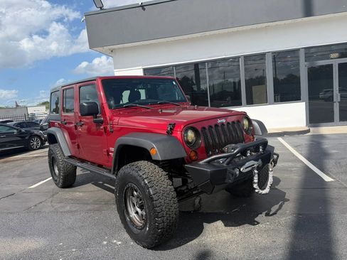 Used 2013 Jeep Wrangler Unlimited Sport image 3