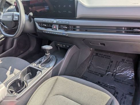 Used 2025 Kia K4 LXS image 31