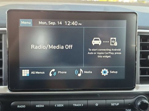 Used 2025 Hyundai Venue SEL FWD image 17