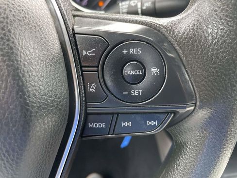 Used 2020 Toyota Camry LE image 31