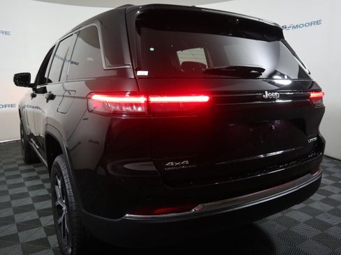 New 2025 Jeep Grand Cherokee Limited w/ Luxury Tech Group II AWD/4WD image 8