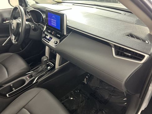 Used 2024 Toyota Corolla Cross XLE w/ Convenience Package FWD image 26