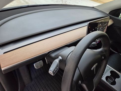 Used 2021 Tesla Model Y Long Range image 16