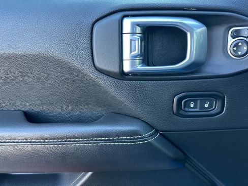 Used 2021 Jeep Wrangler Unlimited Sahara w/ Cold Weather Group image 12