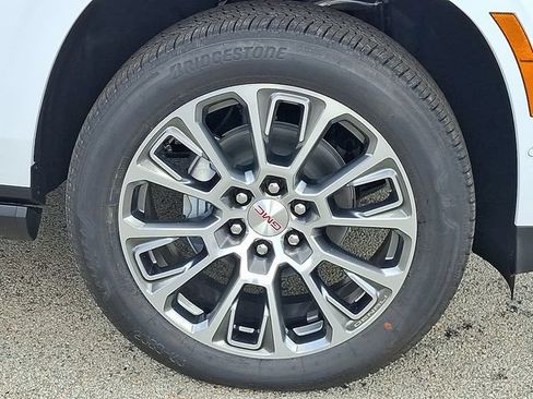 New 2026 GMC Yukon Denali w/ Denali Reserve Package AWD/4WD image 9