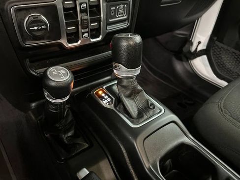 Used 2023 Jeep Wrangler Unlimited AWD/4WD image 21