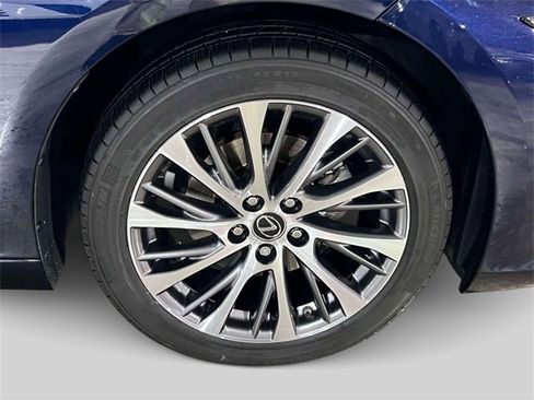 Certified 2021 Lexus ES 250 w/ Premium Package image 9