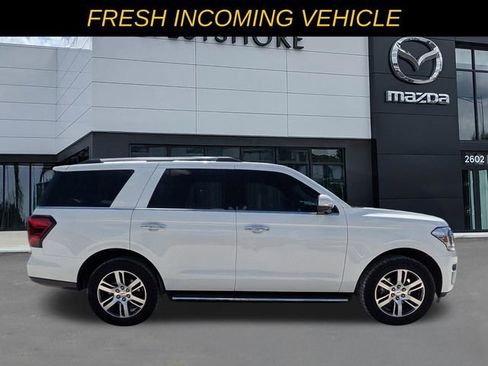 Used 2022 Ford Expedition Limited image 2