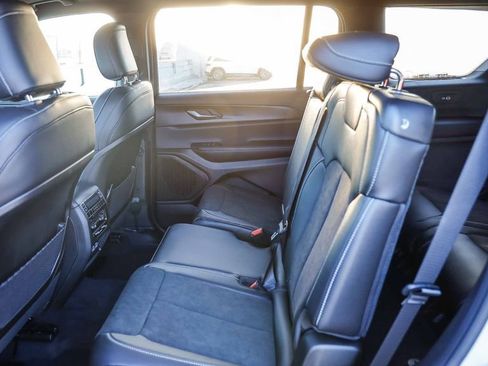 New 2025 Jeep Grand Cherokee L Altitude image 20