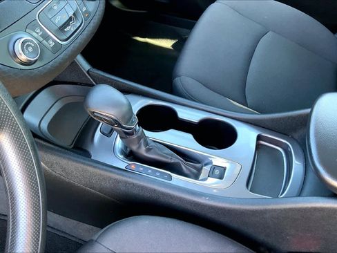 Used 2024 Chevrolet Malibu LS image 17