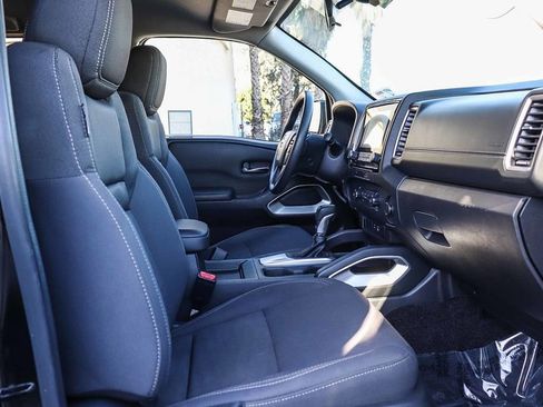 Used 2023 Nissan Frontier SV image 17