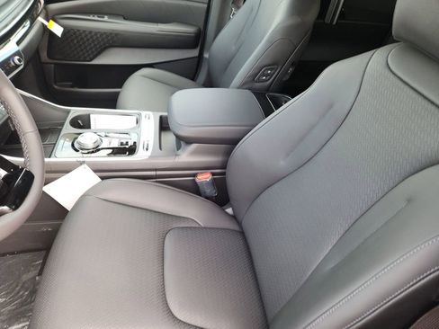 Certified 2025 Kia Carnival SX Prestige FWD image 12