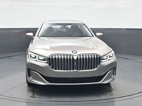 Used 2021 BMW 740i xDrive w/ Premium Package image 2