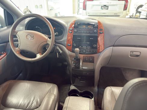 Used 2007 Toyota Sienna XLE FWD image 13