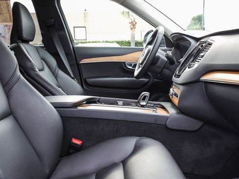 Used 2024 Volvo XC90 B6 Plus image 16