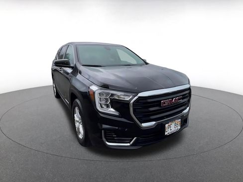 Used 2024 GMC Terrain SLE FWD image 3