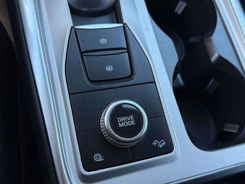 Used 2022 Ford Explorer XLT w/ Equipment Group 202A image 26